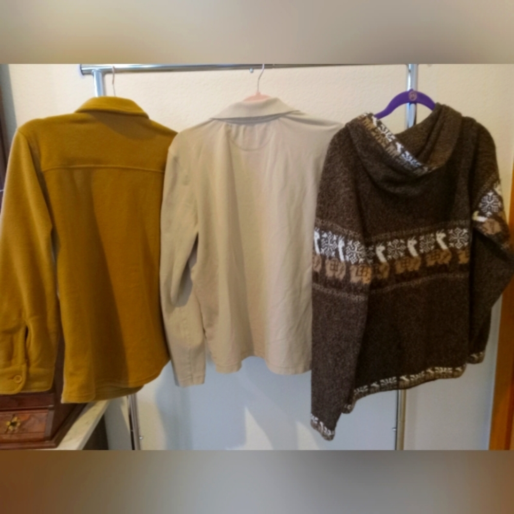 3 in this set, Hollywood fleece med,fits sml, filson  lrg, wool lrg,fits med